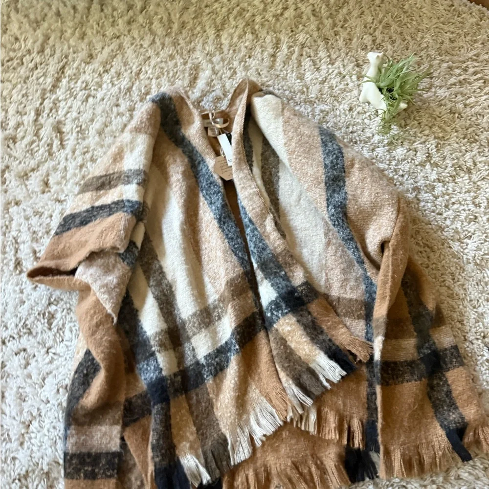 Nine West Tan and Cream Knit Sweater - Picture 2 of 6